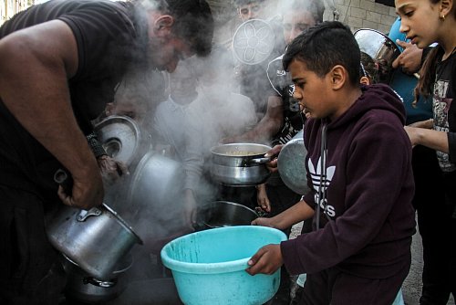 Im Gazastreifen droht nach Einschätzung von Hilfsorganisationen eine Hungersnot. - © Mahmoud Issa/Quds Net News via ZUMA Press/dpa