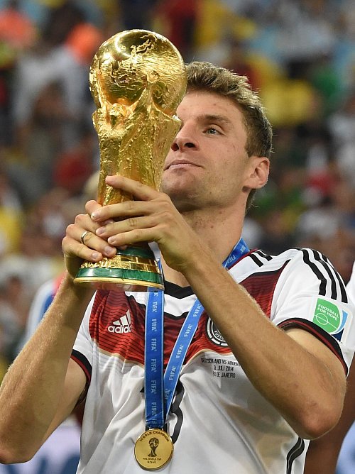 Wurde mit Podolski zusammen Weltmeister: Thomas Müller - © Andreas Gebert/dpa