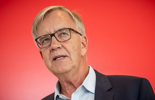 Der Linken-Abgeordnete Dietmar Bartsch fordert eine Lohnoffensive. (Archivbild) - © Michael Kappeler/dpa