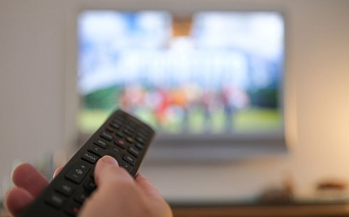 Bleibt der Bildschirm ab Mitte des Monats schwarz? (Archivbild) - © Bernd Weißbrod/dpa