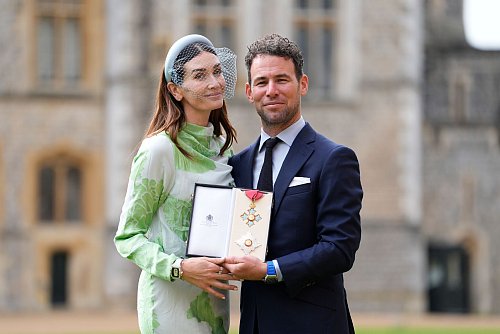 Besondere Ehre: Mark Cavendish wurde zum Ritter geschlagen. - © Andrew Matthews/Pool PA/AP/dpa