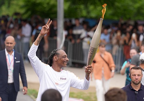 Auch beim Fackellauf in Paris war Snoop Dogg - © Marcus Brandt/dpa