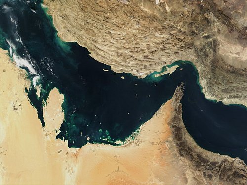Bleibt die Straße von Hormus, eine wichtige Ölexportroute, offen? - © -/The Visible Earth/NASA/dpa