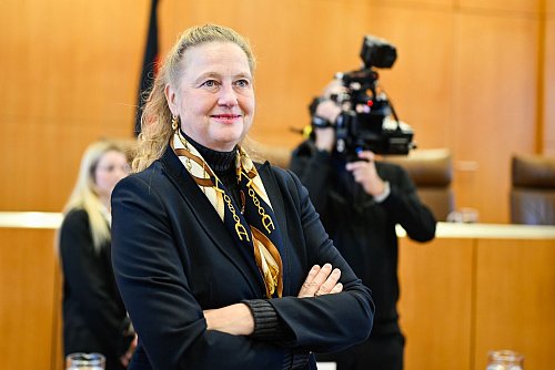 Finanzstaatssekretärin Hölscher hatte den Soli verteidigt. - © Uwe Anspach/dpa