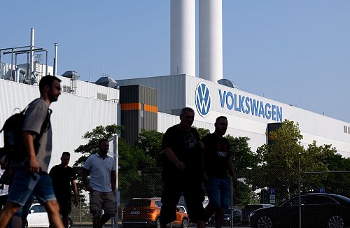 9.500 Mitarbeiter bauen in Zwickau Elektroautos für die Marken VW, Audi und Cupra. (Archivbild) - © Hendrik Schmidt/dpa