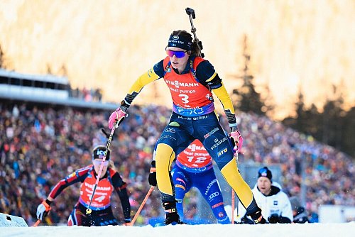 Elvira Öberg gewinnt im Massenstart. - © Sven Hoppe/dpa