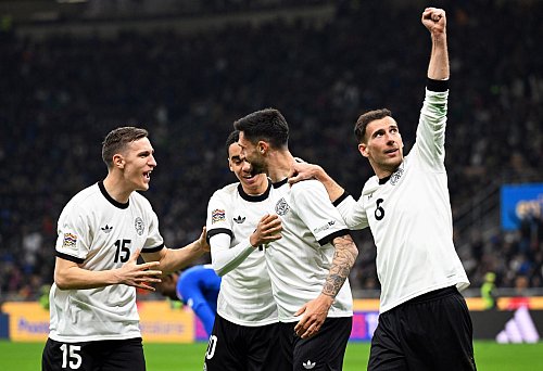 Leon Goretzka hat wieder viel Grund zum Jubeln. - © Federico Gambarini/dpa