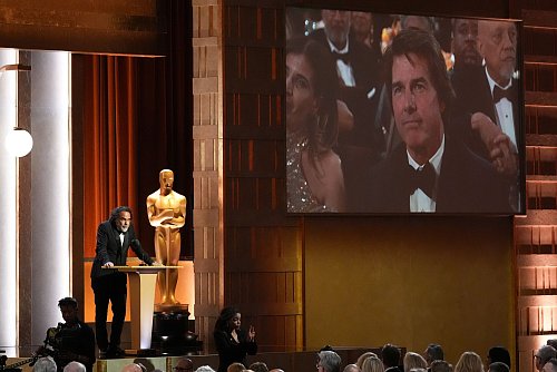 Regisseur Alejandro González Iñárritu stand bei der Gala auf der Bühne. - © Chris Pizzello/Invision/dpa