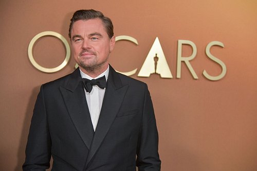 Leonardo DiCaprio feierte bei der Vergabe der Ehren-Oscars mit. - © Richard Shotwell/Invision/AP/dpa