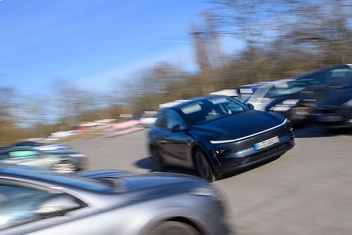 Beim Tesla Model Y «Juniper» wurden etliche Kritikpunkte am Vorgängermodell ausgeräumt. - © Klaus-Dietmar Gabbert/dpa-tmn