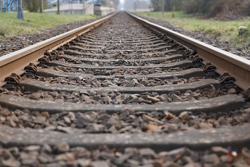 Die Bahn zählt ebenfalls zu den Sektoren, die ihre Widerstandsfähigkeit nachweisen müssen. (Symbolbild) - © Marcus Brandt/dpa