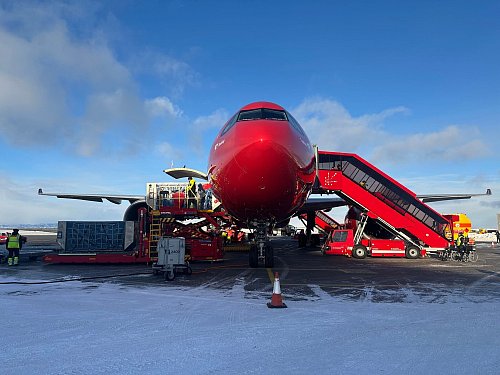 Bereit zum Abheben: ein Airbus A330 der Fluggesellschaft Air Greenland am neuen internationalen Flughafen der grönländischen Hauptstadt Nuuk. - © Steffen Trumpf/dpa-tmn