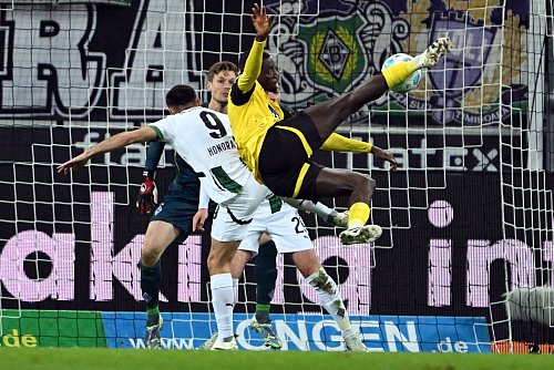 Das Borussen-Duell endete ohne Sieger. - © Federico Gambarini/dpa