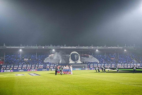 Die Heidenheimer Fans sorgten für Stimmung. - © Harry Langer/dpa