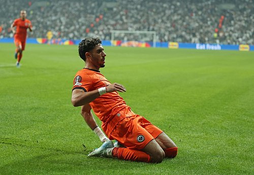 Durfte in dieser Saison bereits siebenmal jubeln: Eintracht-Stürmer Omar Marmoush. - © Str/dpa