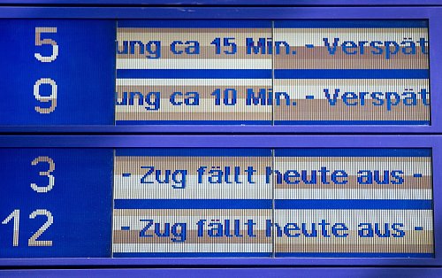 Jeder vierte Regionalzug in NRW war im vergangenen Jahr verspätet, jeder fünfte Zug fiel ganz aus. (Archivbild) - © Christoph Reichwein/dpa