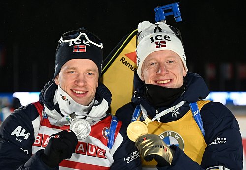 Tarjei Bö (links) und Johannes Thingnes Bö standen oft gemeinsam auf dem Podium. - © Hendrik Schmidt/dpa