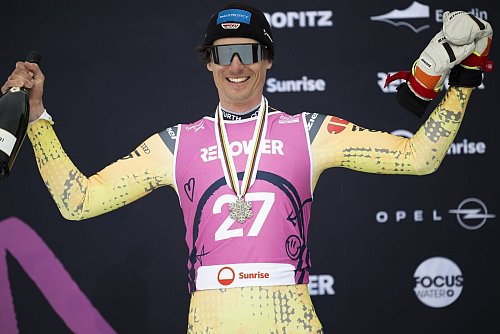 Silber dank Jury-Entscheidung: Tobias Müller bei der Siegerehrung. - © Gian Ehrenzeller/KEYSTONE/dpa