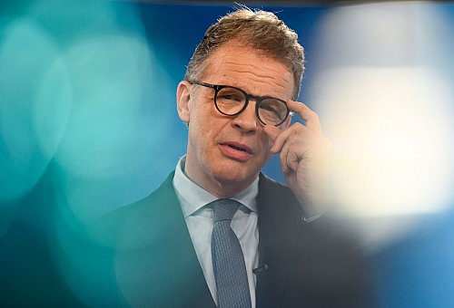 Deutsche-Bank-Management trotz Gewinnrückgangs zufrieden mit «Übergangsjahr 2024» - © Arne Dedert/dpa