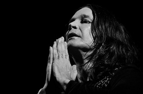 Ozzy Osbourne bei einem Auftritt im Jahr 2010 in Finnland. (Archivbild) - © Roni Rekomaa/Lehtikuva/dpa
