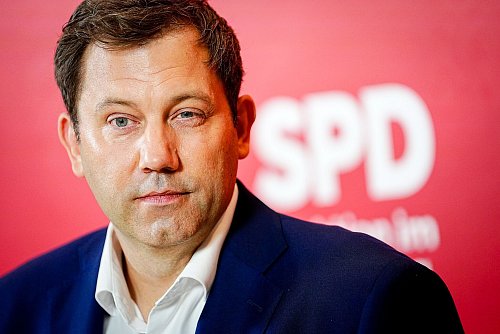 SPD-Chef Lars Klingbeil hält «echte» Reformen für die Sozialversicherungen für nötig. (Archivbild) - © Kay Nietfeld/dpa
