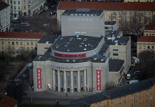 Carl Hegemann arbeitete lange an der Volksbühne. (Archivbild) - © Monika Skolimowska/dpa