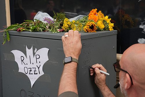 Sein Leben endete dort, wo es begann: in Birmingham. (Archivbild) - © Kin Cheung/AP/dpa