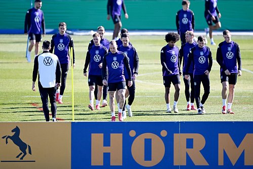 Vor dem Abflug nach Italien trainierten die Nationalspieler in Dortmund. - © Federico Gambarini/dpa