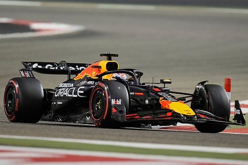 Max Verstappen im Pech: Sein Wagen funktionierte nicht. - © Darko Bandic/AP/dpa