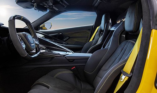 Alles im Griff: Das Lenkrad erinnert an High Performance - die Materialauswahl und lieblose Gestaltung erinnert eher an Durchschnitt. - © Chevrolet/dpa-tmn