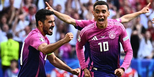 Glücksgefühle bei der EM: Jamal Musiala (r) und Ilkay Gündogan (l) trafen beim 2:0 gegen Ungarn. - © Tom Weller/dpa