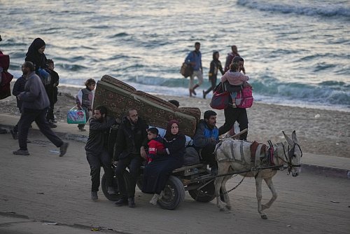 Unbestätigten palästinensischen Berichten zufolge wurden trotz der geltenden Waffenruhe erneut mehrere Menschen bei einem israelischen Angriff getötet. - © Abdel Kareem Hana/AP/dpa