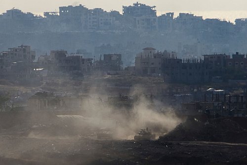 Nach dem Willen der israelischen Regierung soll die Armee den Gazastreifen erobern und auf Dauer besetzt halten. (Archivbild) - © Ariel Schalit/AP/dpa