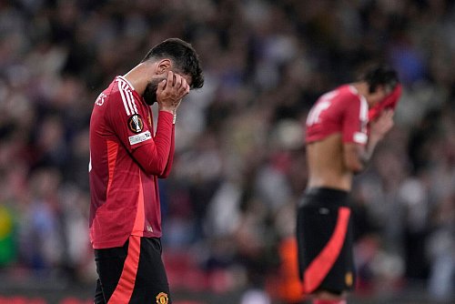 Enttäuschung bei Manchester United - der Club steht vor einem Scherbenhaufen. - © Bernat Armangue/AP/dpa