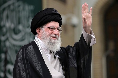 Die USA haben Irans Religionsführer Ajatollah Ali Chamenei vor einem erneuten Angriff auf Israel gewarnt. - © Uncredited/Büro des iranischen Obersten Führers via AP/dpa