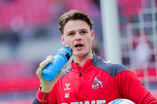 Jonas Urbig spielte viele Jahre für den 1. FC Köln. - © Rolf Vennenbernd/dpa