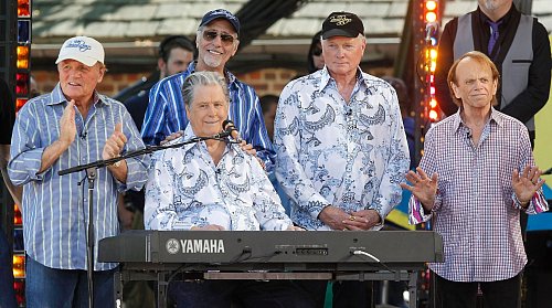 Kurzzeitig trat Brian Wilson auch wieder mit seinen alten Beach-Boys-Kollegen auf. (Archivfoto) - © Jason DeCrow/Invision/AP/dpa