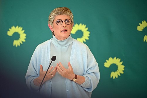 Grünen-Bundestagsfraktionschefin Britta Haßelmann sieht den Bund in der Pflicht, Kommunen aus dem Schuldensumpf zu helfen. (Archivbild) - © Niklas Treppner/dpa