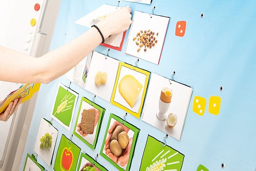 Diätassistenten bieten praktische Hilfe in Form von Ernährungsplänen und unterstützen dabei, eine ärztlich verordnete Diät einzuhalten. - © Zacharie Scheurer/dpa-tmn