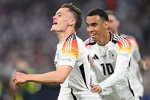 Spielen Florian Wirtz (l) und Jamal Musiala (r) eines Tages beim FC Bayern zusammen? - © Sven Hoppe/dpa