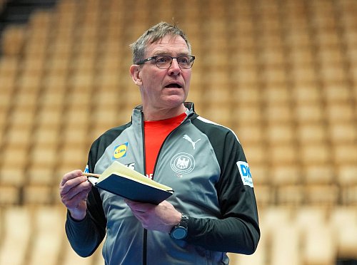 Will mit der DHB-Auswahl an den olympischen Silber-Coup anknüpfen: Bundestrainer Alfred Gislason. - © Soeren Stache/dpa