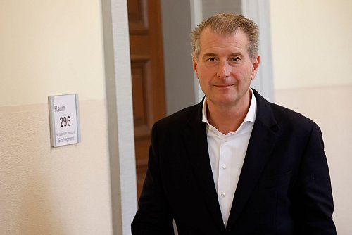 Der Vater Stephan Hensel behielt die Kinder nach einem Wochenendbesuch im August 2021 bei sich. Es folgte ein jahrelanger Sorgerechtsstreit. - © Georg Wendt/dpa