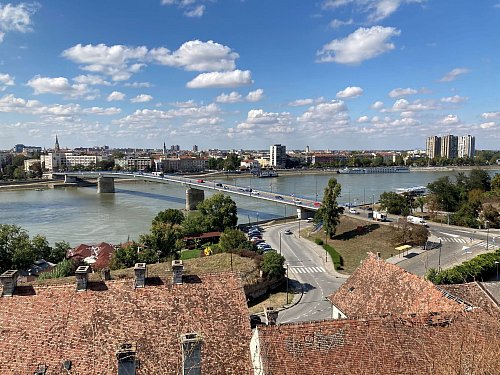 Ebenfalls am großen Strom gelegen: Novi Sad, die zweitgrößte Stadt Serbiens und Hauptstadt der Provinz Vojvodina. - © Friedemann Kohler/dpa/dpa-tmn