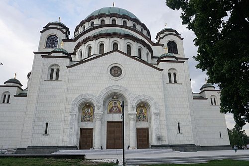 Tempel des Heiligen Sava in Belgrad: Der monumentale Bau im neobyzantinischen Stil wurde die zweitgrößte orthodoxe Kirche der Welt. - © Ute Müller/dpa-tmn