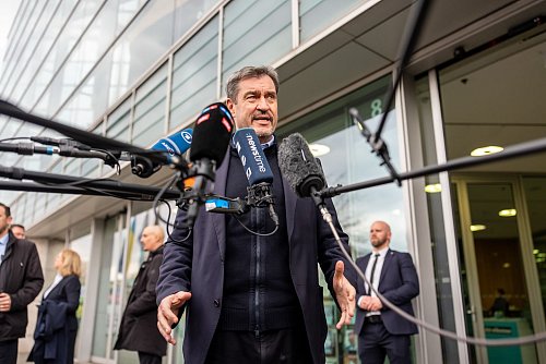 CSU-Chef Markus Söder zeigt sich zum Auftakt der Gespräche optimistisch. - © Michael Kappeler/dpa