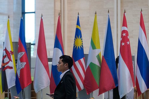 An dem Gipfel nehmen unter anderem auch China, die USA und Russland teil. - © Sakchai Lalit/AP/dpa
