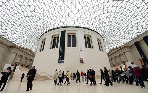 Die spektakuläre Decke im British Museum in London. (Archivbild) - © Andy Rain/epa/dpa