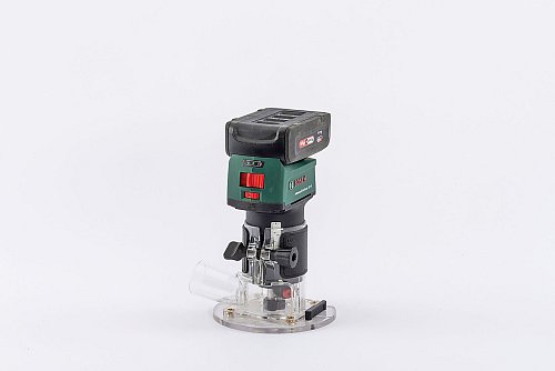 Platz drei in der Oberklasse belegt ein Gerät von Bosch (Advanced TrimRouter 18V-8) - mit der Note 1,5 und einem Preis von 360 Euro. - © Michael Müller-Münker/selbst ist der Mann/dpa-tmn