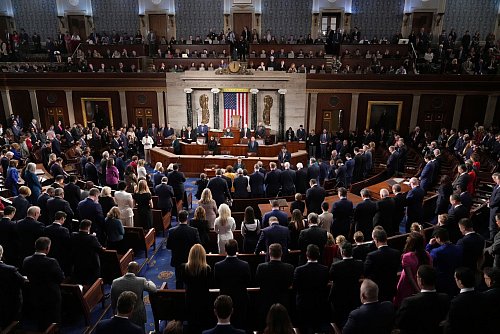Beide Kongresskammern kamen erstmals seit der Wahl im November in neuer Konstellation zusammen. - © Jacquelyn Martin/AP/dpa