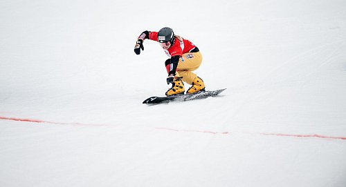Snowboarderin Ramona Hofmeister dreht zum Saisonfinale richtig auf. - © Fabian Strauch/dpa